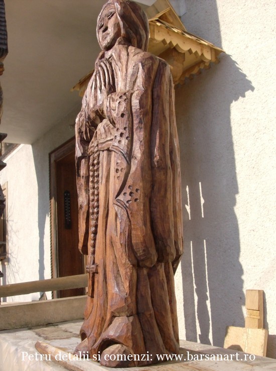 Statuie din lemn